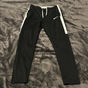 Nike Men's Black Joggers Medium. Pre owned. Good condition. Drawstring.
